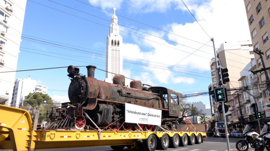 Locomotiva histórica é instalada na Estação Férrea de Caxias do Sul