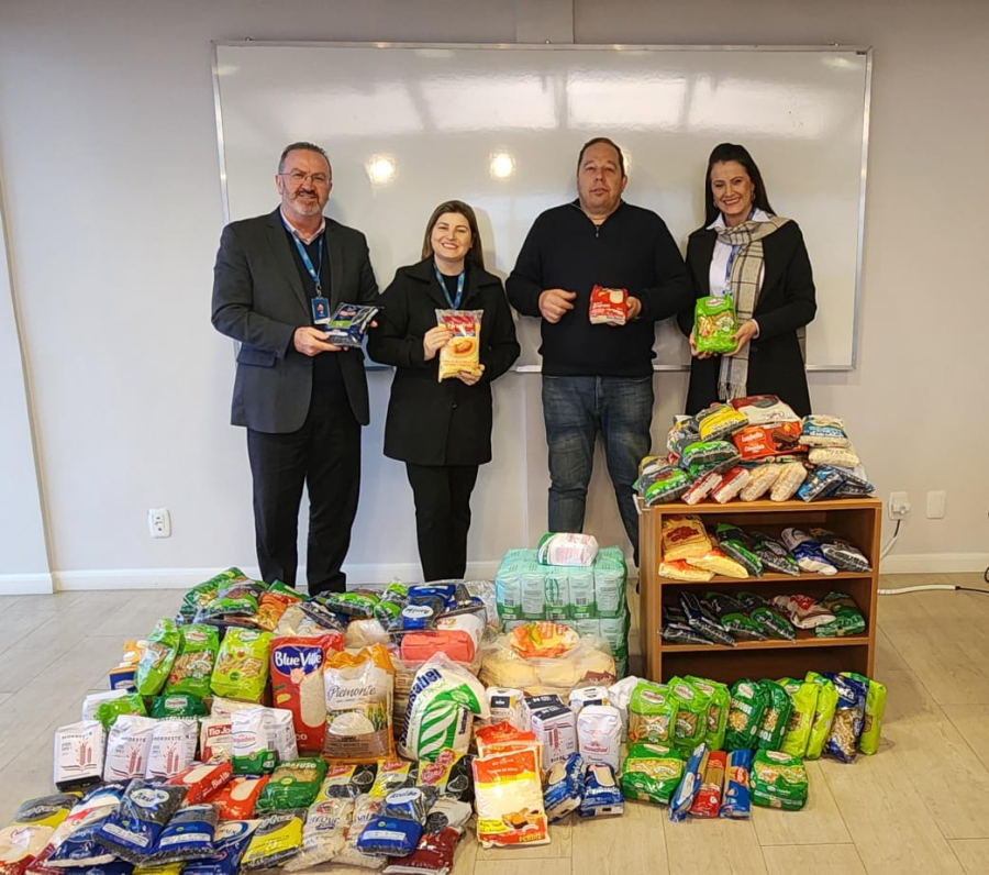 Almoço do Dia do Comerciante arrecada 300 Kg de alimentos para o projeto 