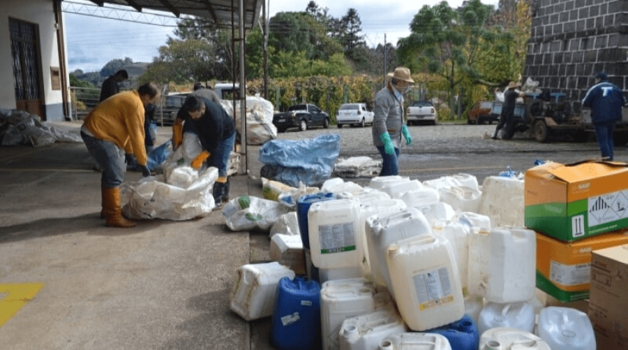 Campanha recolhe embalagens vazias de agrotóxicos no interior de Farroupilha