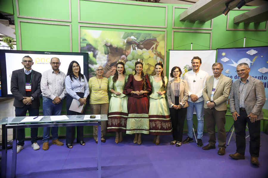 Formalizado projeto que amplia alimentação agroecológica nas escolas