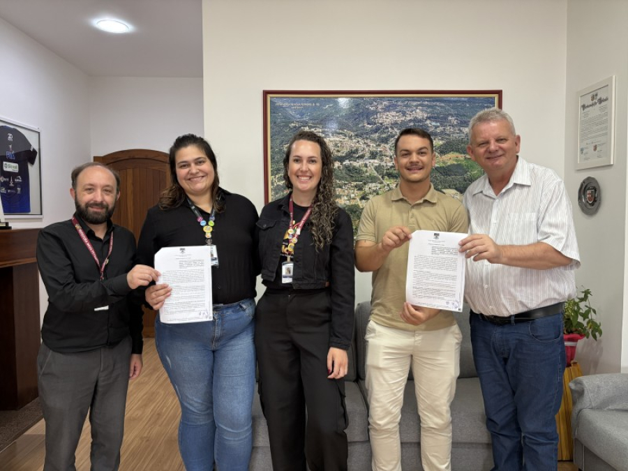 Prefeitura de Nova Petrópolis oficializa repasse de R$ 700 mil para o 53º Festival Internacional de Folclore