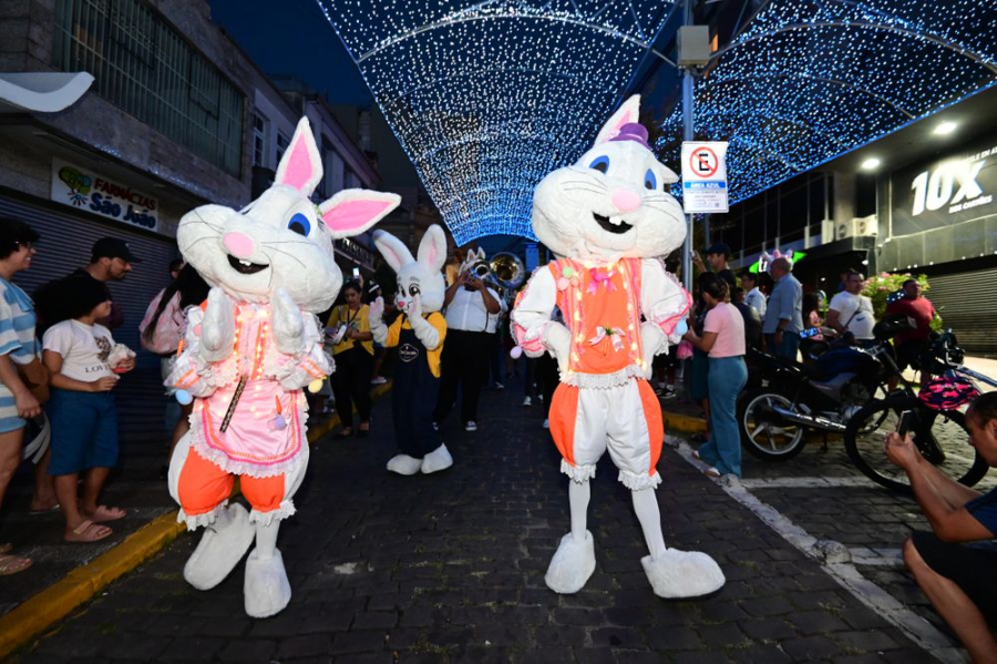 Parada de Páscoa “Caminho da Doçura” movimentou o centro neste domingo