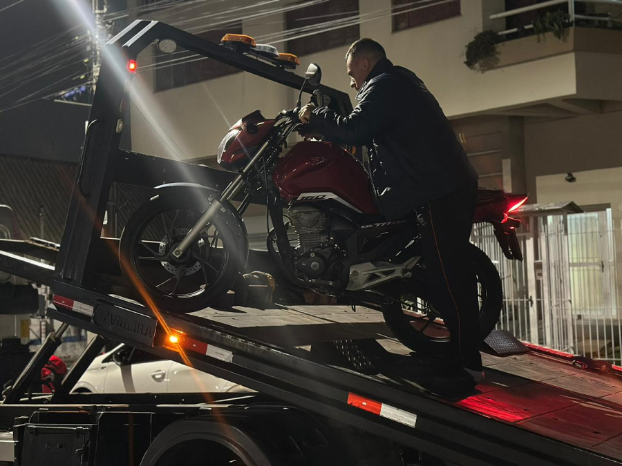 Operação combate perturbação ao sossego e interdita estabelecimento em Caxias