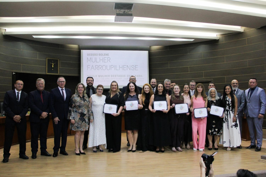 Câmara de Vereadores homenageia mulheres destaque em Farroupilha