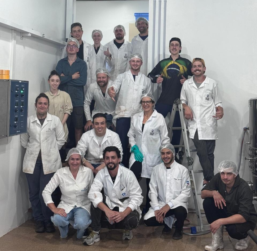 Curso de Viticultura e Enologia da UCS inaugura processo de vinificação