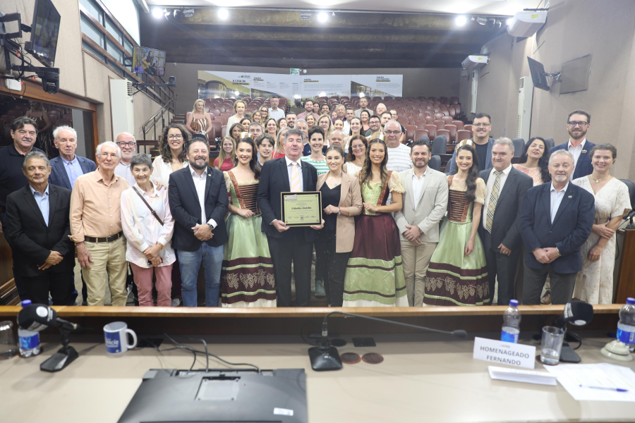 Fernando Bertotto recebe título de Cidadão Emérito