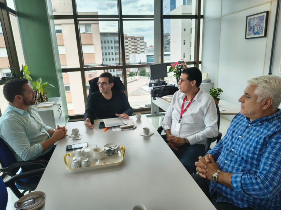 Presidente Wagner Petrini articula um mutirão de vacinação junto aos jovens