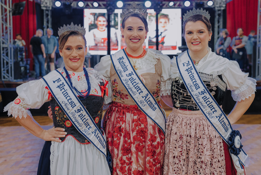 Jéssica Fernanda Schaab é eleita Rainha do Folclore Alemão de Nova Petrópolis
