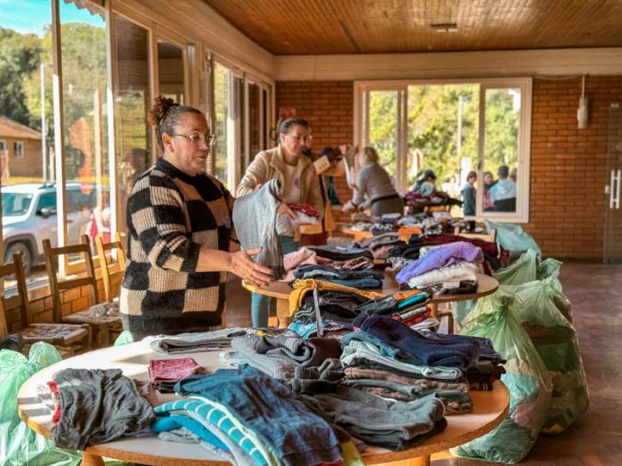 Flores da Cunha promove distribuição gratuita de roupas durante o mês de maio