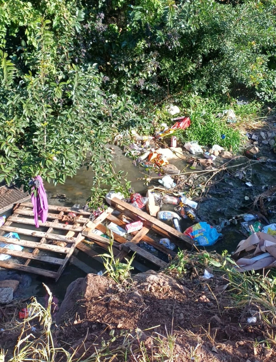 Lixo descartado irregularmente volta a provocar preocupação no bairro Canyon